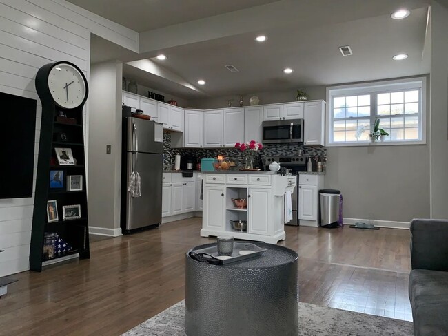 Building Photo - 3 Bedroom 1 Bath House - West Ashley - Cha...