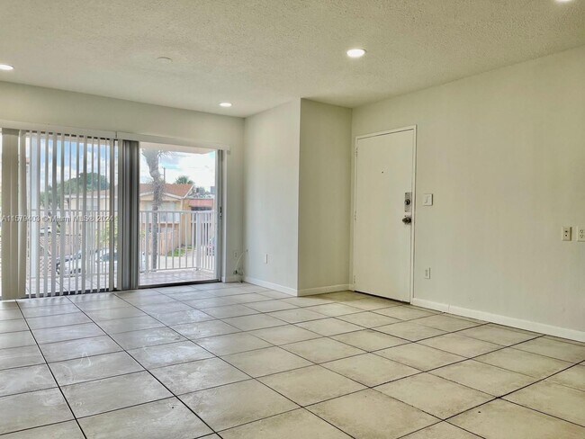 Foto del edificio - 4544 NW 79th Ave