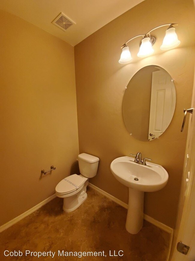 Building Photo - 5 br, 3.5 bath House - 801 W Camino Capria