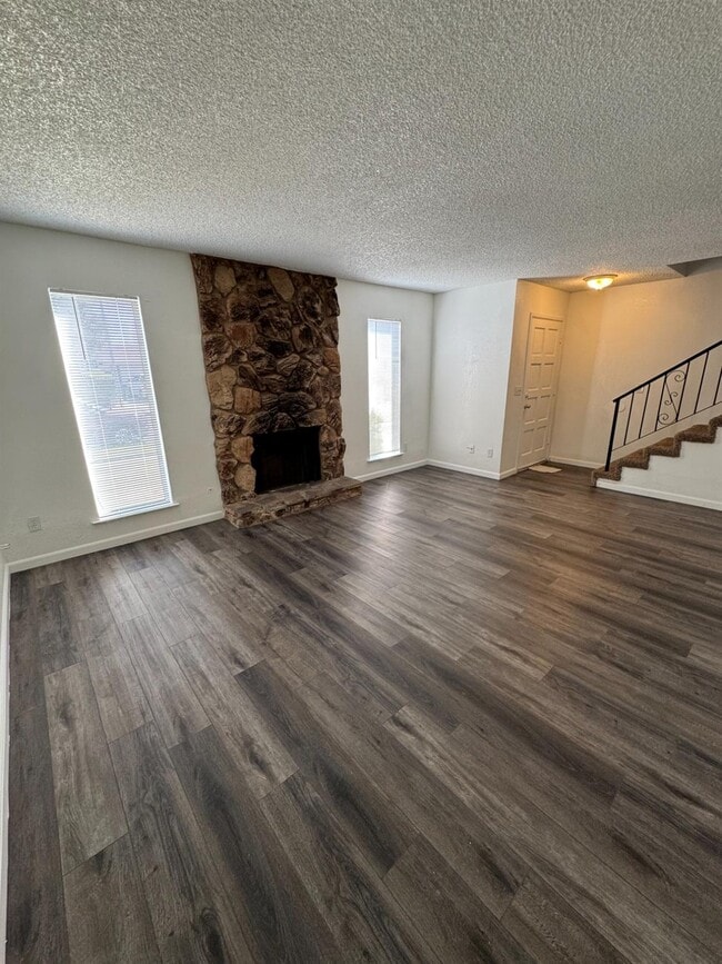 Building Photo - 2056 W Simpson Ave