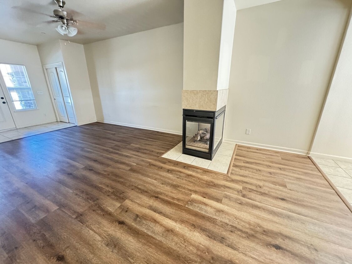 Building Photo - 3 bed / 2.5 ba townhouse - Yuba City