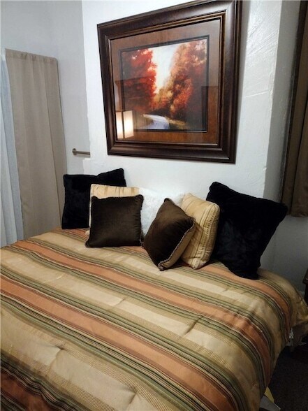 Foto del edificio - 5365 Hillcrest St