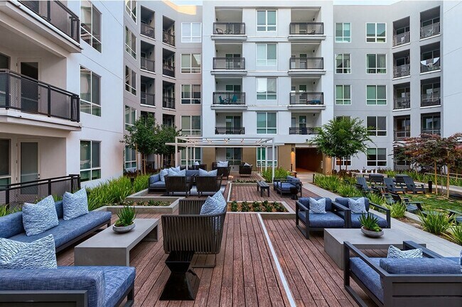 Foto del edificio - 540 N Central Ave