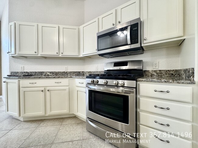 Foto del edificio - 487 Thistledown Way