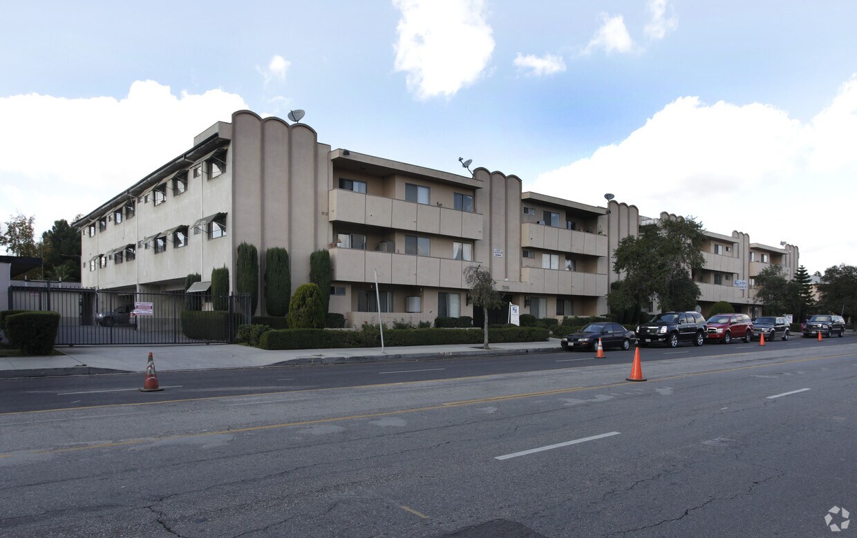 Coldwater Canyon Apartments Apartments in North Hollywood, CA