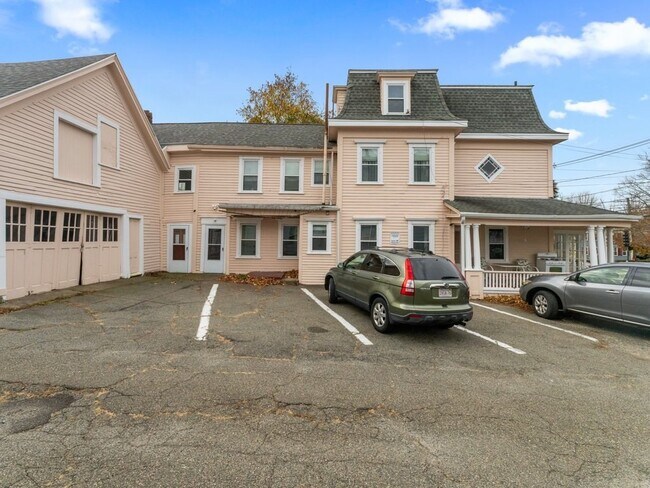 Foto del edificio - 40 W Central St