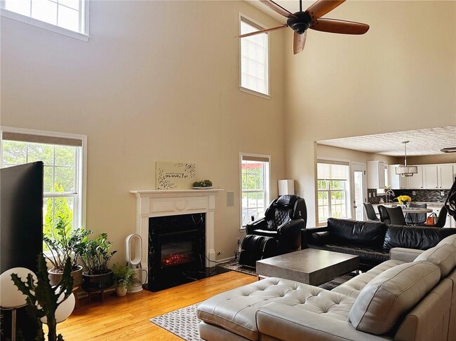 Building Photo - 2620 Betty Dr NE