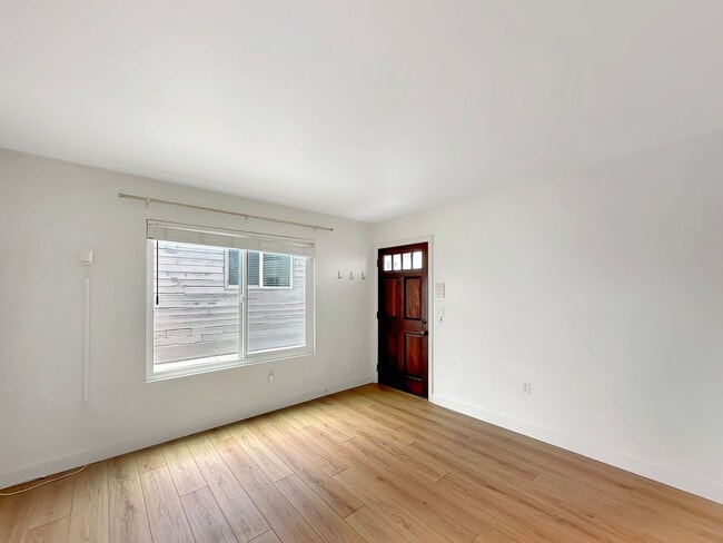 Building Photo - Beautiful 2BD/2BA Condo in North Park W/ C...