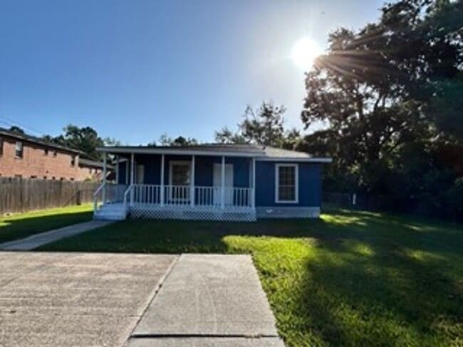 Building Photo - 212 Lawler Ave