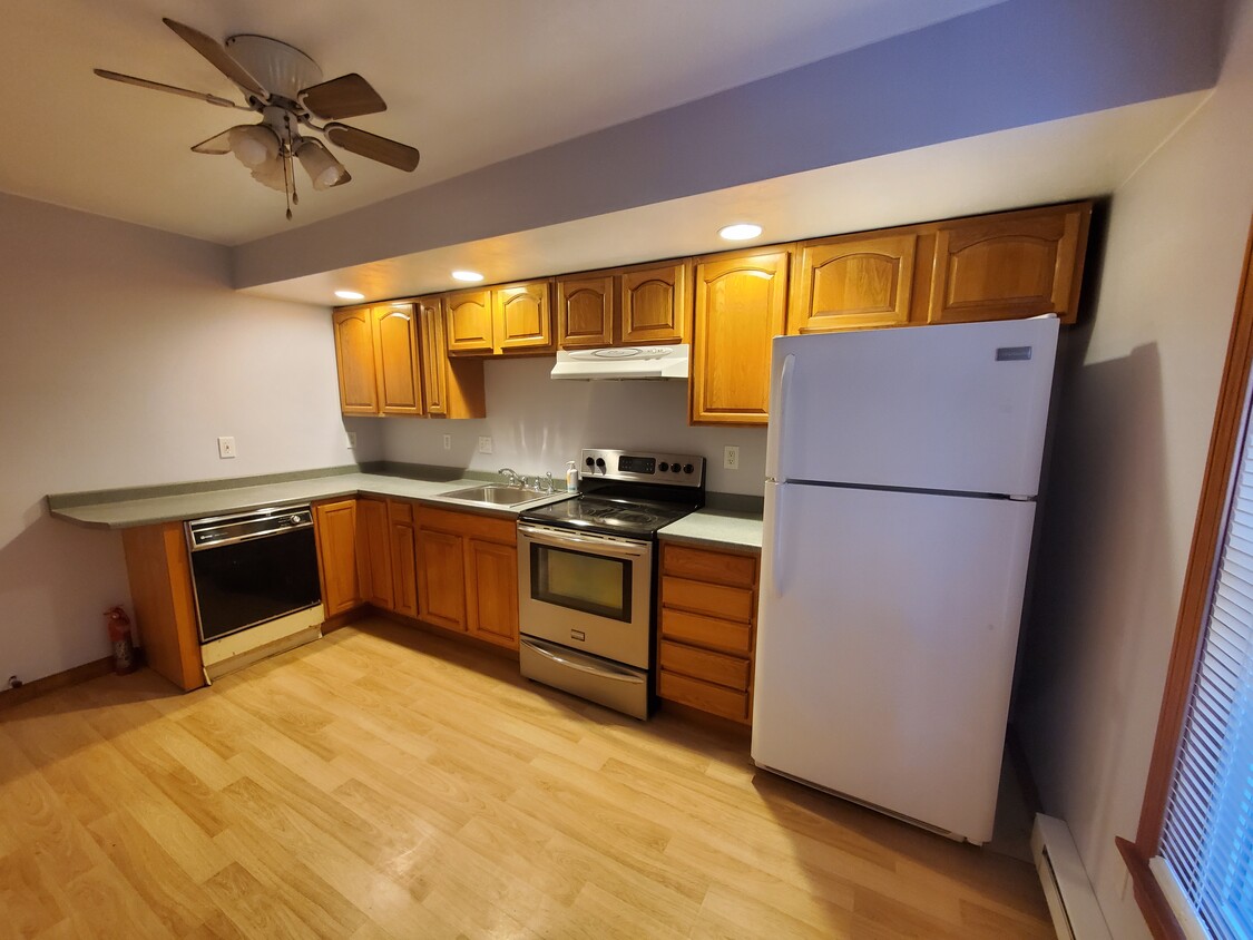 Eat-in Kitchen, has near new appliances. - 1 Ludlow St