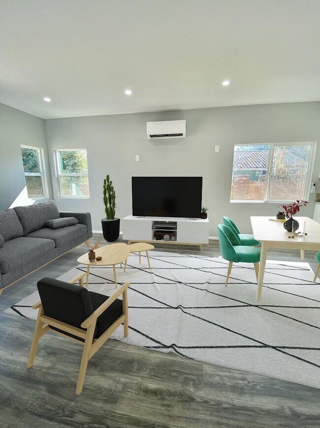 Zona de estar: muebles no incluidos. - 5451 Brynhurst Ave