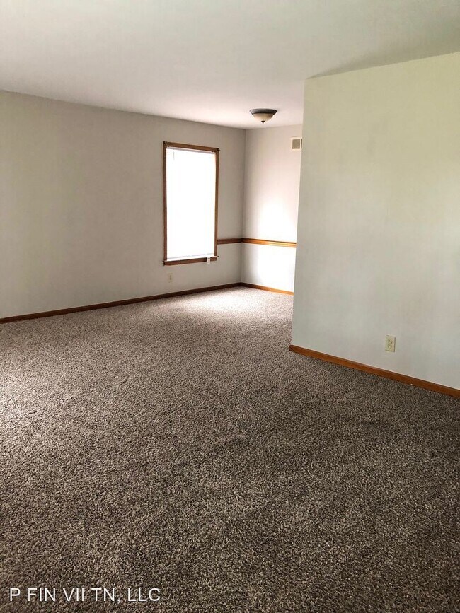 Building Photo - 5 br, 2.5 bath House - 2949 Clearbrook Street