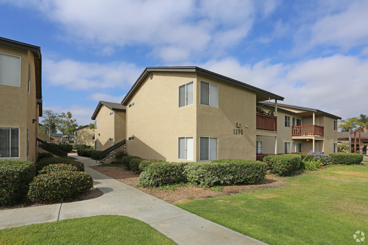 Primary Photo - Valley Breeze Apartments