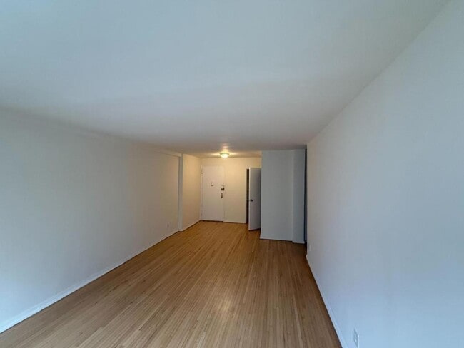 Foto del edificio - 3855 Orloff Ave