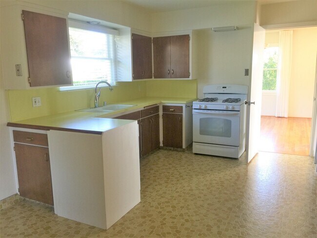 Building Photo - Spacious 2 Bedroom Home with Ocean Views