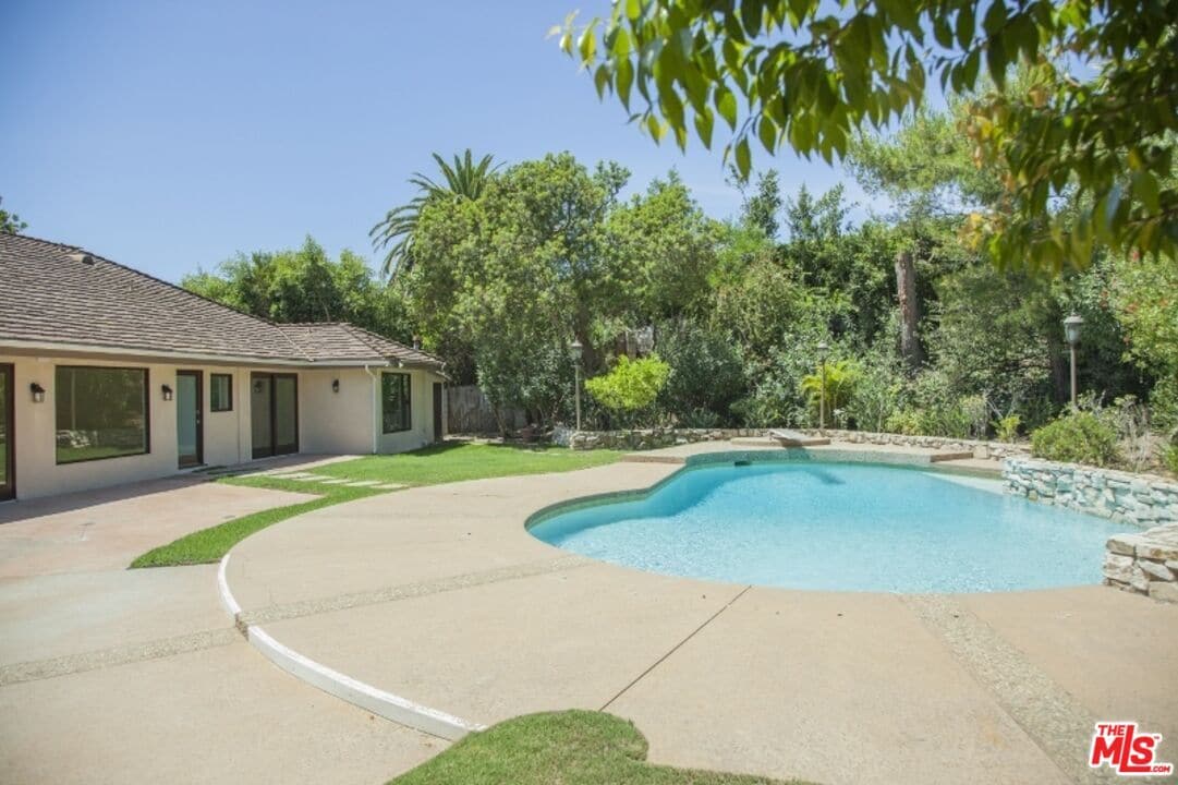 Primary Photo - 17965 Seabreeze Dr