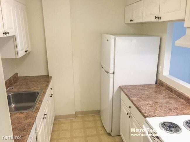 Building Photo - 1 br, 1 bath  - 68 Centre St