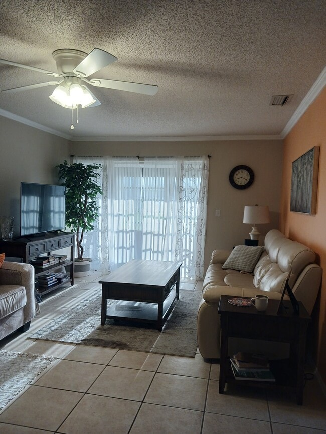 Building Photo - 2624 Woodgate Ln