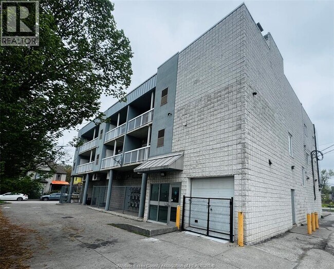 Photo du bâtiment - 275 Wyandotte St W