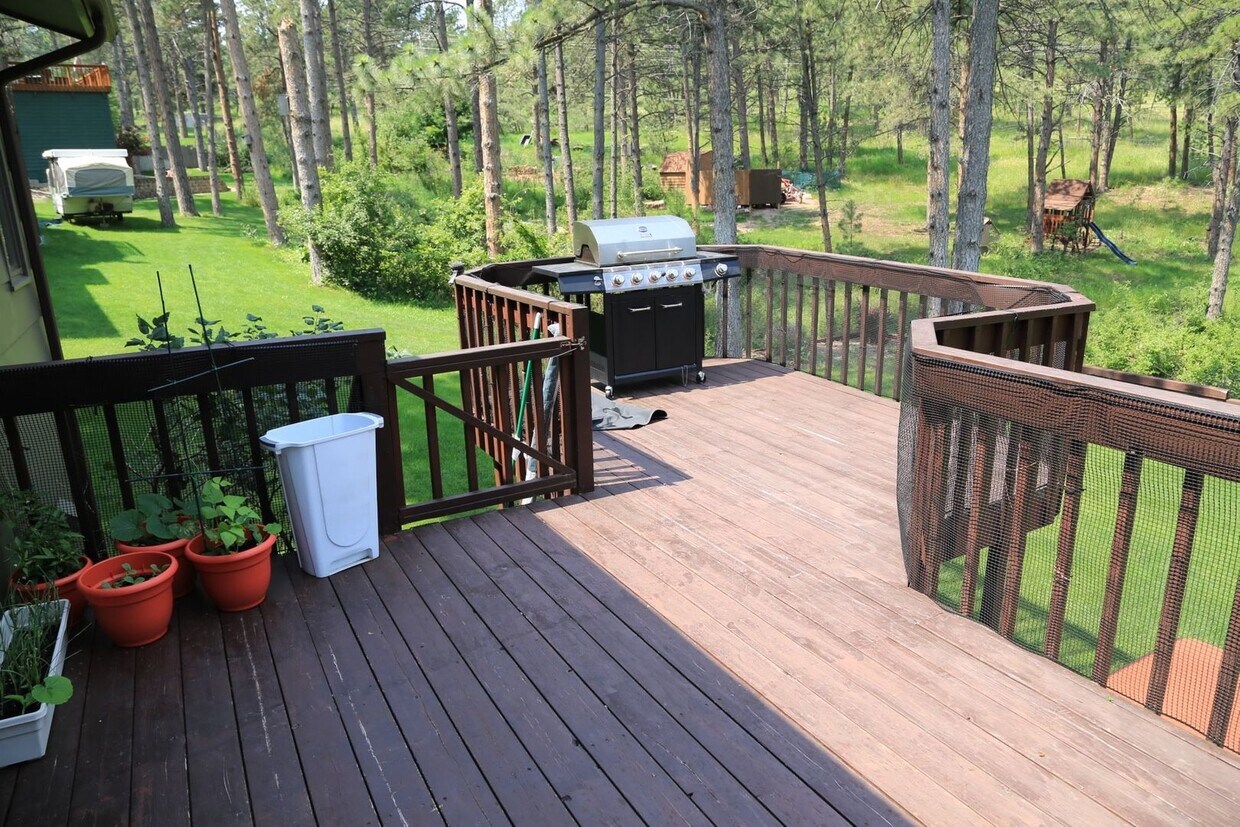 Primary Photo - ~ APPLICATIONS PENDING ~ 3 Bedroom, 2 Bath...