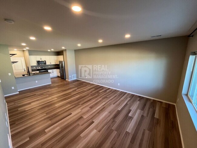 Foto del edificio - 3644 Ronald Reagan Ave