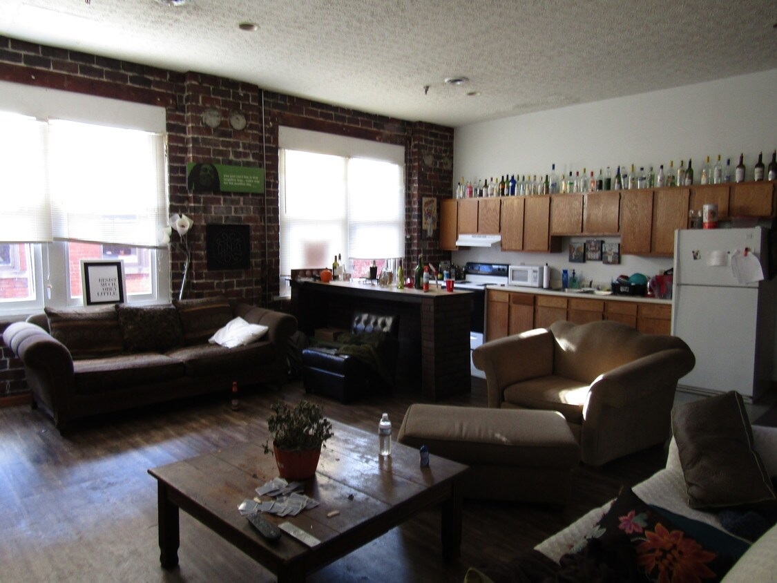 14 S Court St Unit D, Athens, OH 45701 Apartment for Rent in Athens