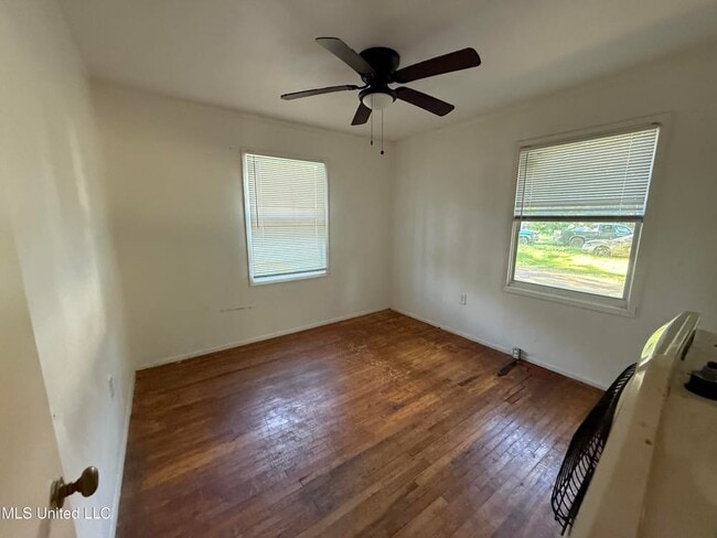 Building Photo - 2609 Brookwood Dr