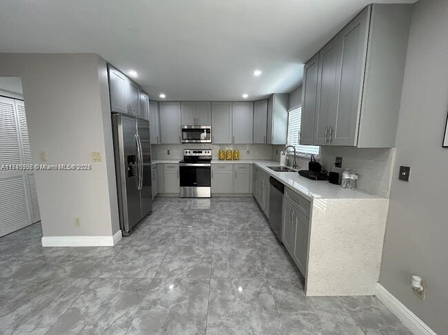 Foto del edificio - 2101 Bayberry Dr