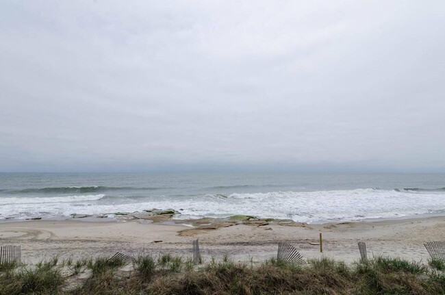 Building Photo - 2110 Surfrider Ct