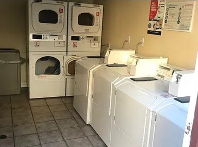 Foto del edificio - 620 E Lexington Ave