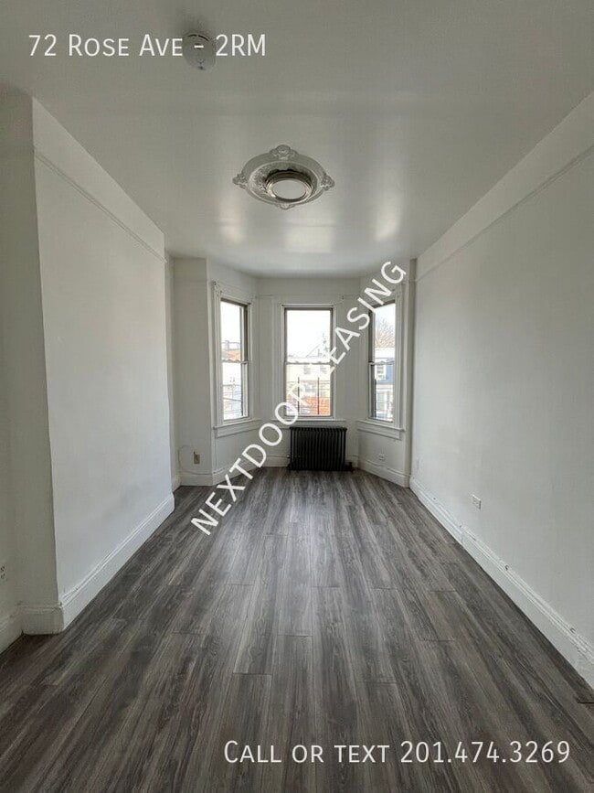 Foto del edificio - 72 Rose Ave