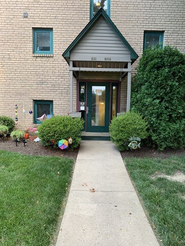Front - 6106 Highland Ct