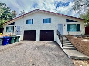 Building Photo - 318-320 Hillside Ct