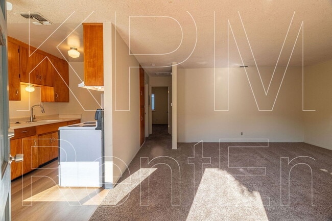 Foto del edificio - 2174 Lucerne Ave