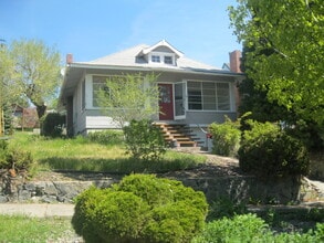 Building Photo - 1405 Canby St
