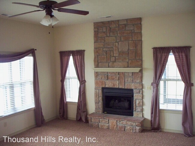 Building Photo - 2 br, 2 bath House - 27 Bunker Lane #2