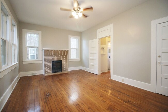 Building Photo - RENOVATED ONE BEDROOM, ONE BATH DUPLEX APARTMENT – AVAILABLE JULY 14TH!