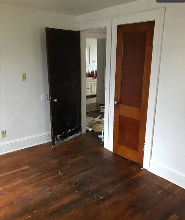 Building Photo - Charming 1925 Colonial with Classic Character & Cozy Fireplace