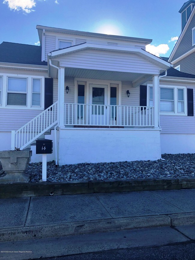 Foto del edificio - 14 Peninsula Ave