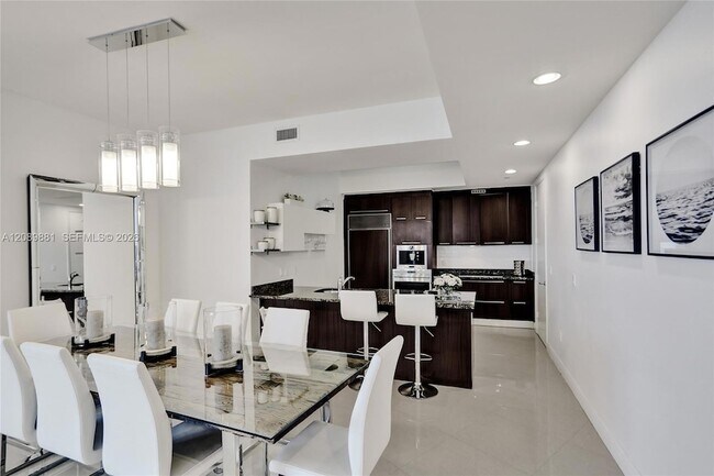 Foto del edificio - 15901 Collins Ave