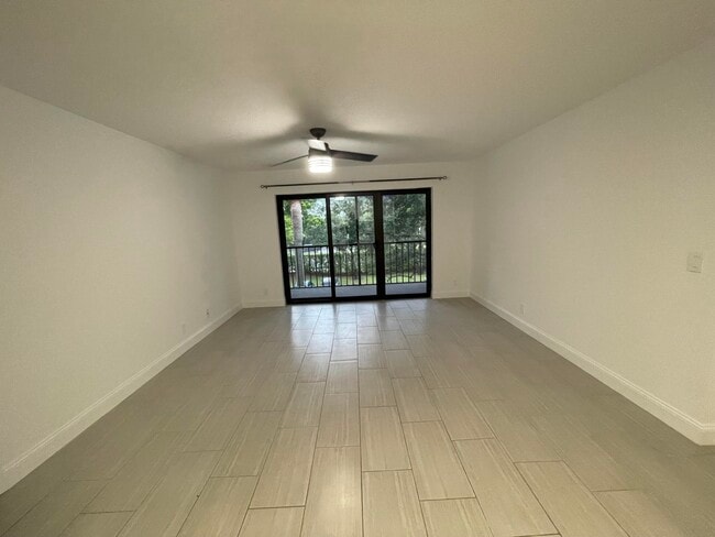Foto del edificio - 205 Foxtail Dr