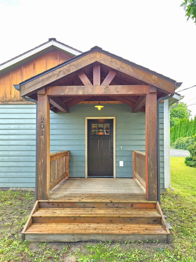 Foto del edificio - 3 Bedroom Home in Sedro Woolley Available Now