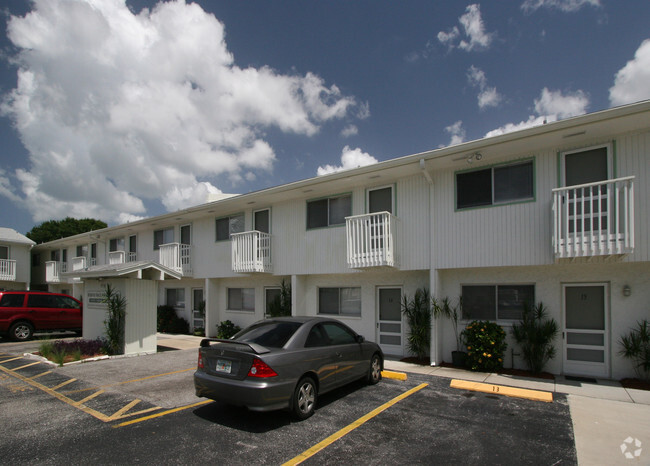 3535 Bee Ridge Rd - Village Green Apartments
