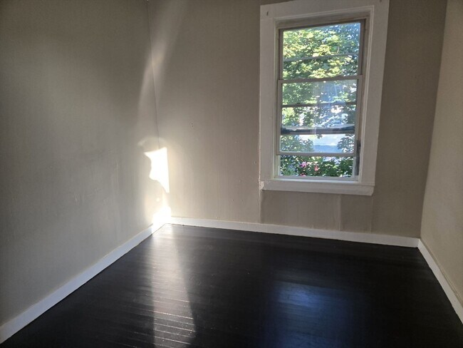 Building Photo - 19 Halford Pl