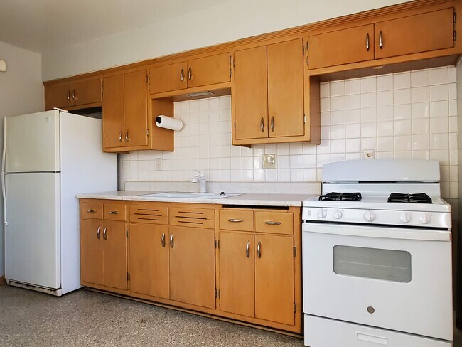 Building Photo - 3211 S Howell Ave