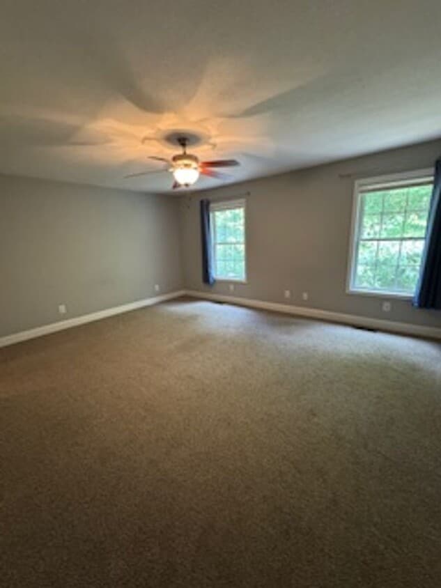 Primary Photo - Spacious 3 Bedroom 3.5 Bathroom