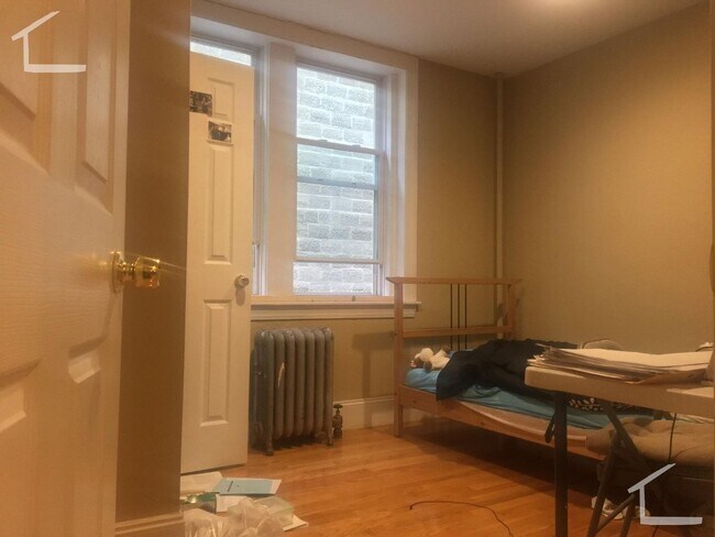 Foto del edificio - HOT BROOKLINE LISTING!!!!!