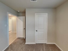 Building Photo - 144 Hollywood Dr