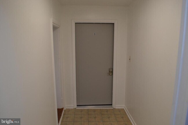 Building Photo - 127 N Market St