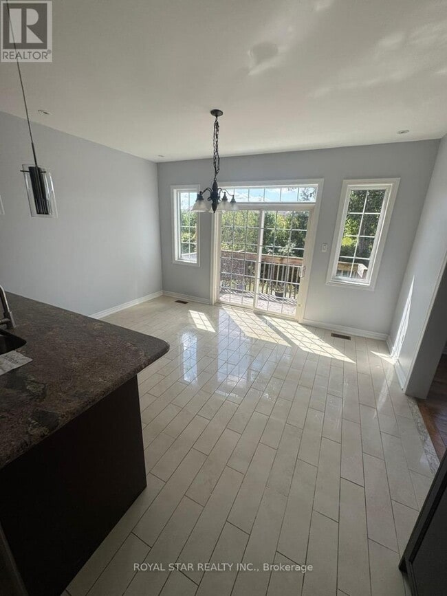 Building Photo - 300 Wrigglesworth Crescent